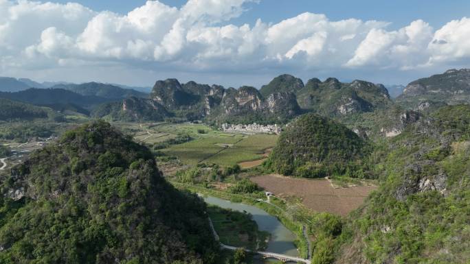 广东喀斯特地英西峰林