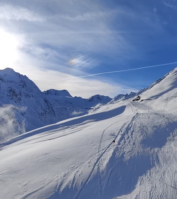 滑雪雪山缆车