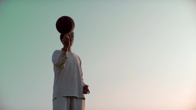 【4K】男生手指旋转篮球