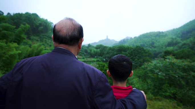 爷孙情爷孙回老家亲近自然大山