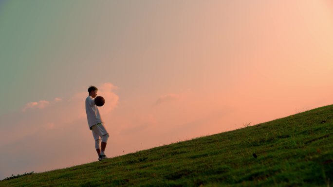 【4K】男子篮球草地夕阳