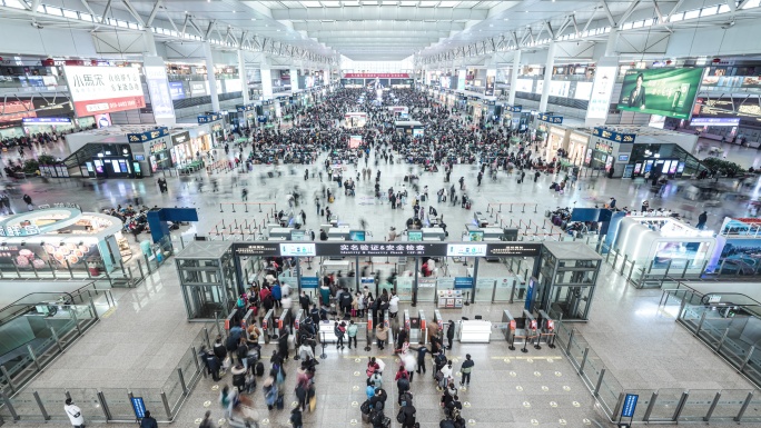 2023年春运上海虹桥火车站密集人流
