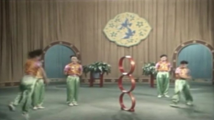 50年代的儿童表演杂技影像