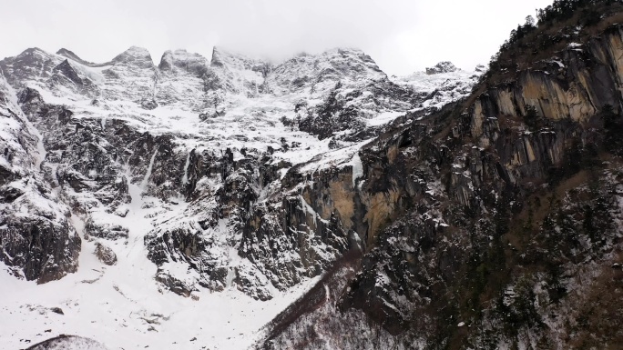 梅里雪山近距离航拍冬季