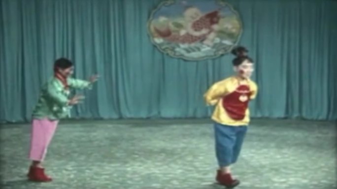 50年代的儿童表演杂技影像