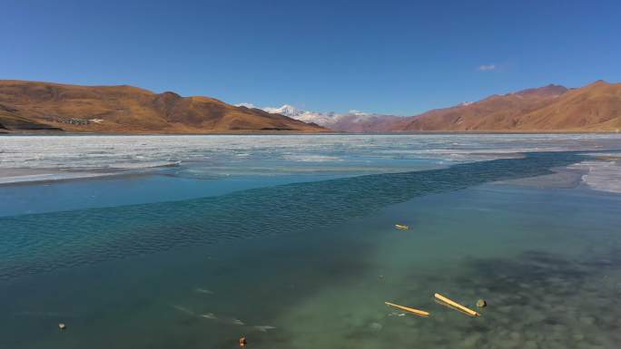 羊湖西藏冬天浮冰羊卓雍错航拍