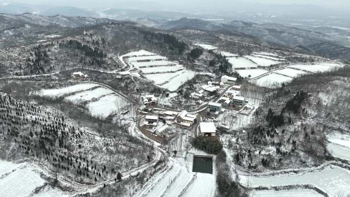 4k太行山小山村雪景