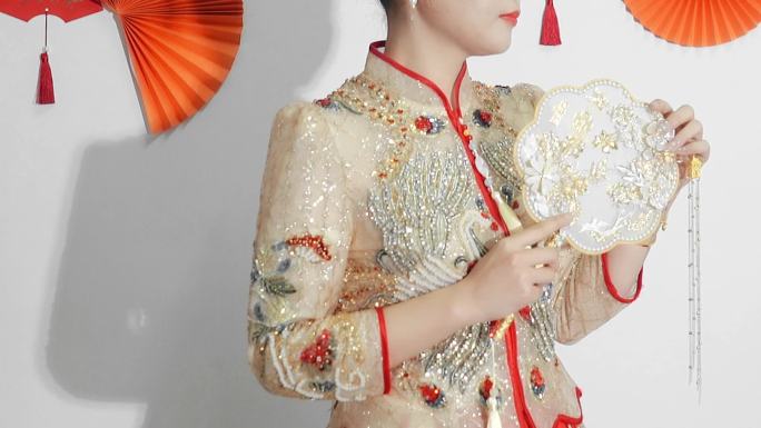 中式秀禾服新娘中式圆扇喜字