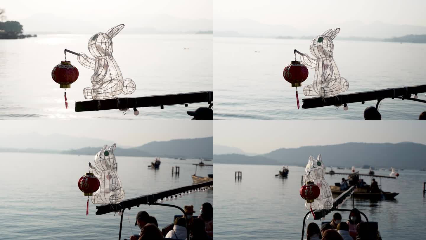 杭州西湖新年兔子船游船