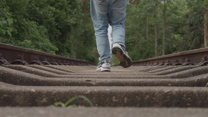 轨道 迷茫 失落 一个人