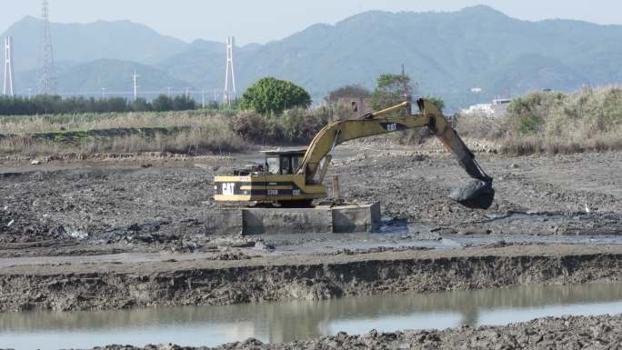 淤泥路段施工  清淤