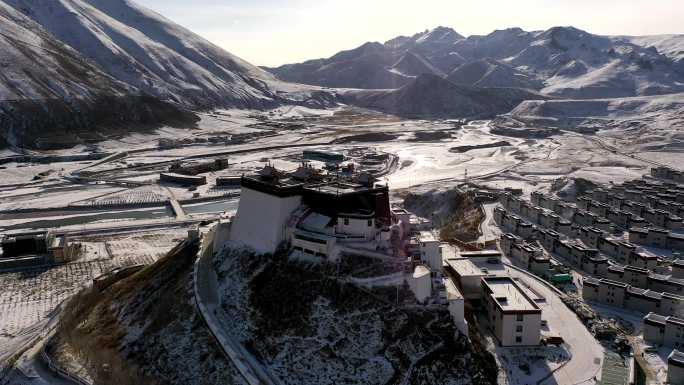 西藏317国道上索县 赞丹寺 小布达拉宫