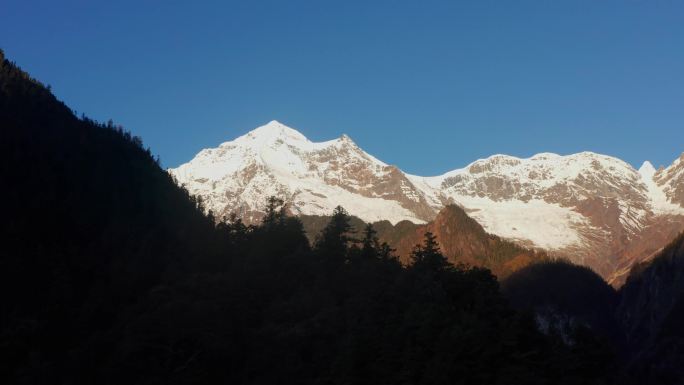 云南雨崩村日照金山