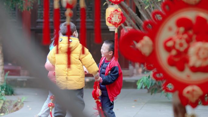 【4K】新年小孩子欢快转圈