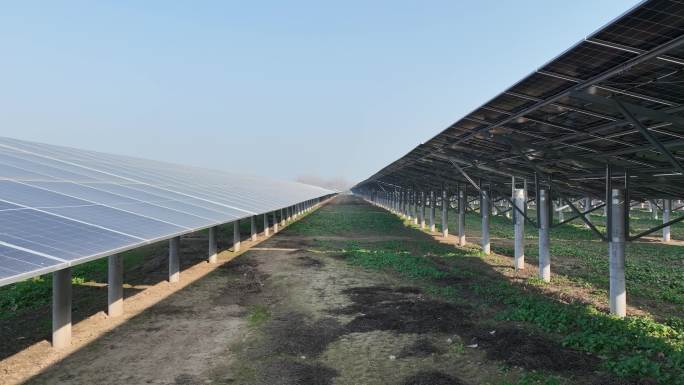 低角度航拍新农村太阳能电站