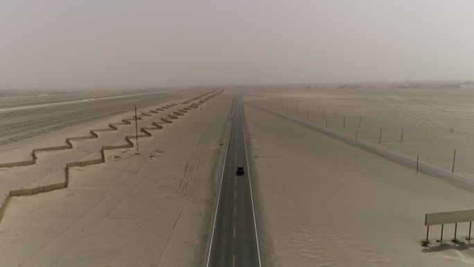 航拍 沙漠 道路 车辆 跟随 一望无际