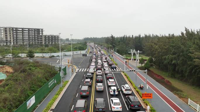 航拍23年1月份海南新海港春节严重堵车