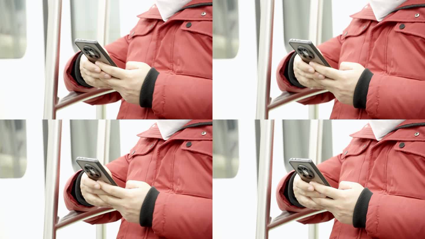 在地铁上使用手机