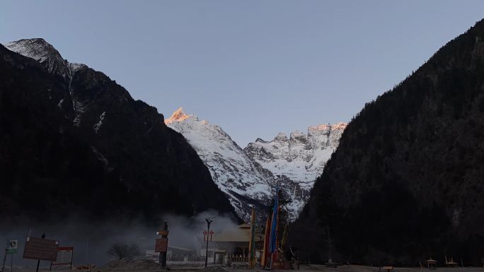 雨崩村近距离观梅里雪山绝美延时