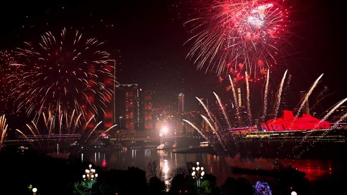重庆跨年夜焰火表演
