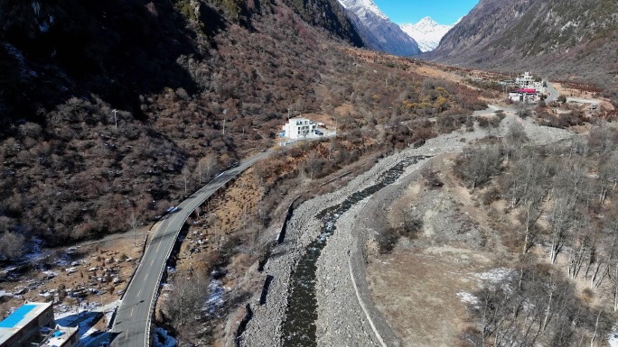 航拍四川阿坝四姑娘山双桥沟景区风光