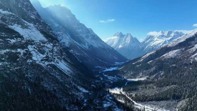 航拍阿坝四姑娘山双桥沟尖山子猎人峰雪山