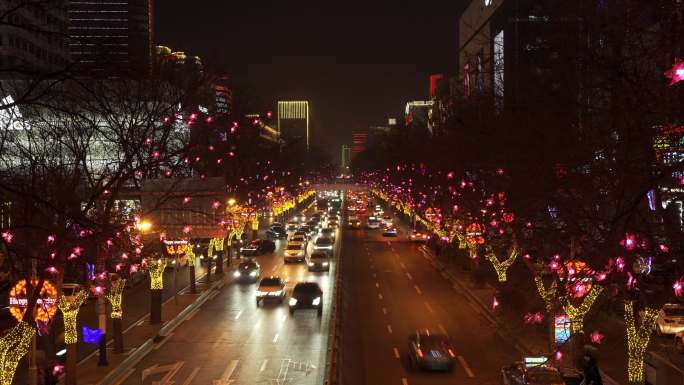 城市道路上的花灯