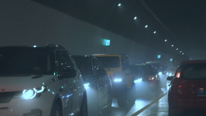 隧道交通汽车开车车灯夜晚驾驶城市