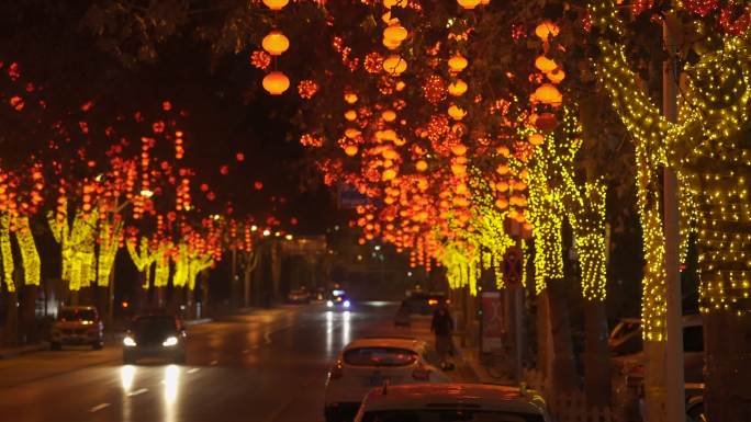 春节道路上的红灯笼