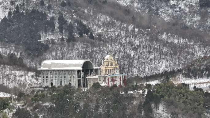 航拍西安鄠邑区圣母山天主教堂雪景山顶秦岭