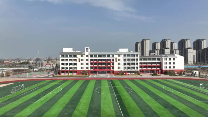 航拍襄阳庞公民发学校足球场运动场城市风光