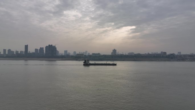 武汉长江大桥水面航拍