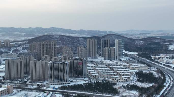 航拍雪后威海威高七彩城楼盘