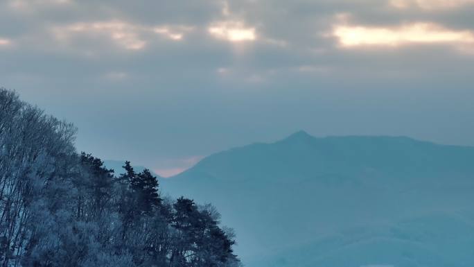 宽甸大牛沟冬季高清航拍大气风景4K