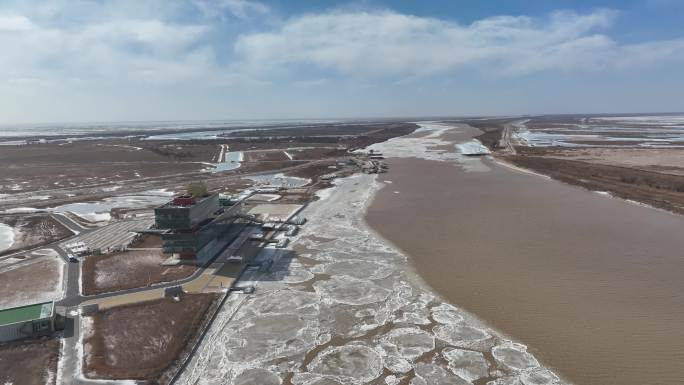 航拍冬日的东营黄河口湿地