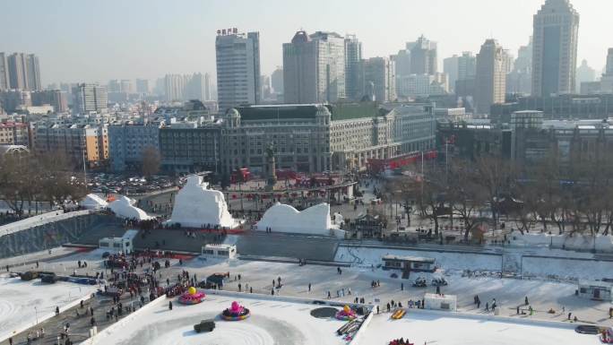 哈尔滨江边冰雪雪爬犁防洪纪念塔松花江