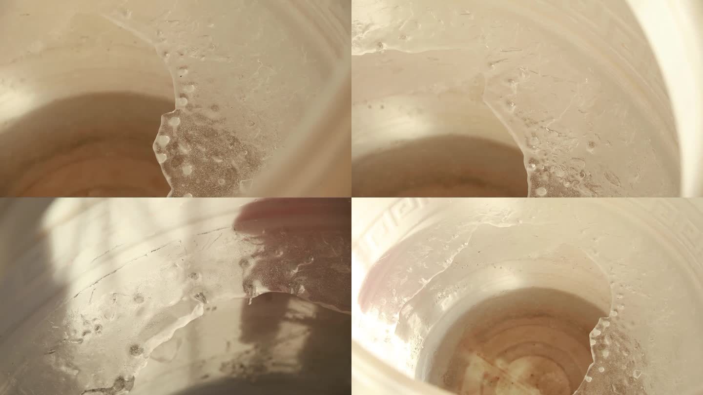 冬季天气太冷塑料水缸里结了冰