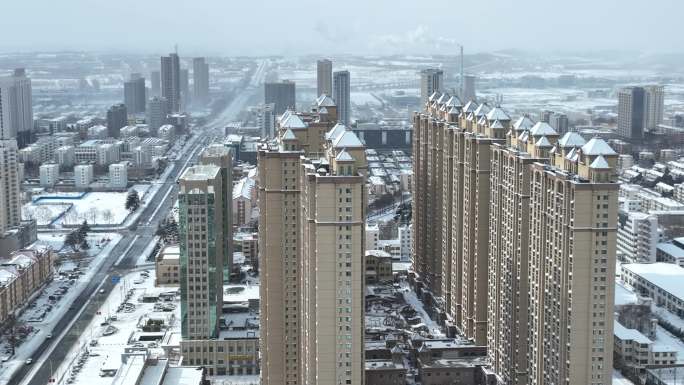 航拍雪后山东荣成城市高楼街道