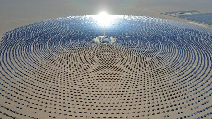 新能源太阳能光电光伏塔式熔岩4k航拍