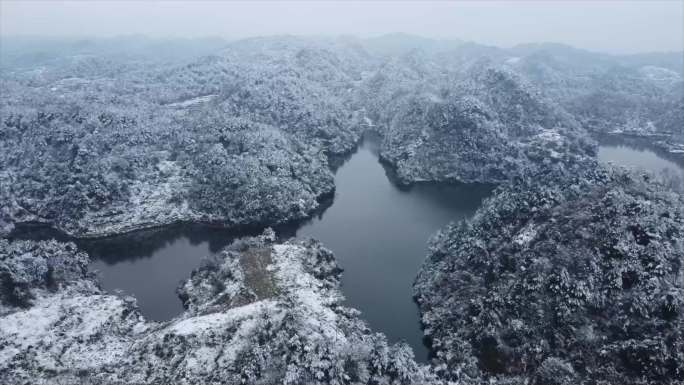 喀斯特地貌雪景