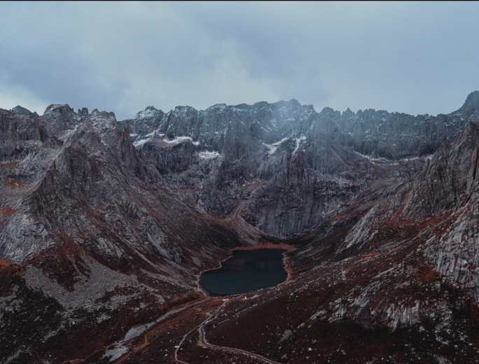 莲宝叶则大雾山峰湖延时摄影