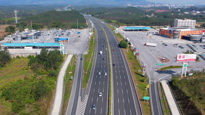 高速公路服务区航拍