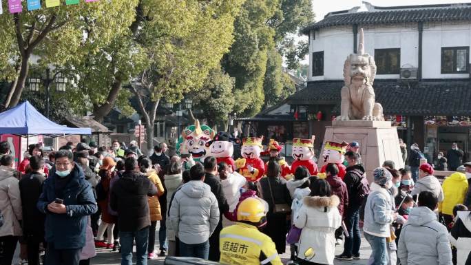 春节期间景区举办五路财神送红包活动