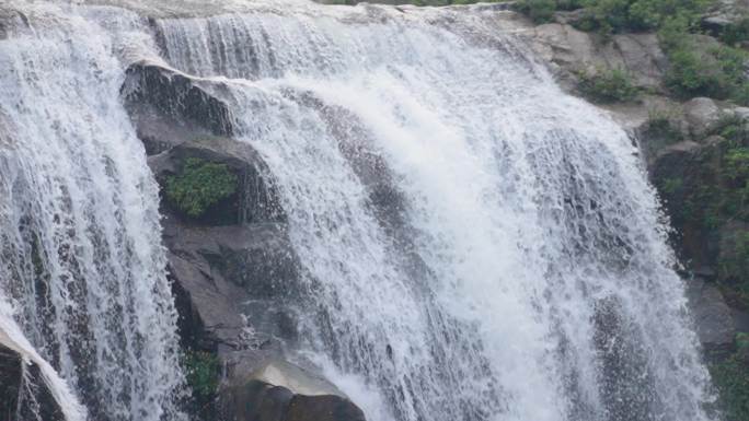 升格瀑布水流原始森林水资源绿色生命河流
