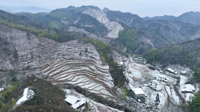 4K航拍 资源小村雪景