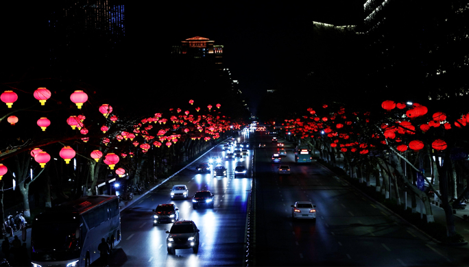 春节过年街道红灯笼城市夜景车流延时3