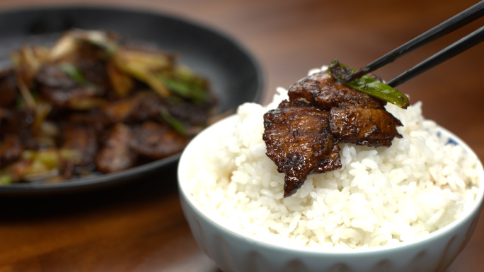 浓汁回锅肉菜品制作全过程