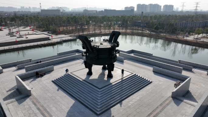 荆州楚文化数字产业园楚鼎昌瑞大型青铜雕塑