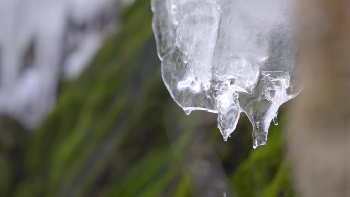 自然生态泉水冰雪融化水滴