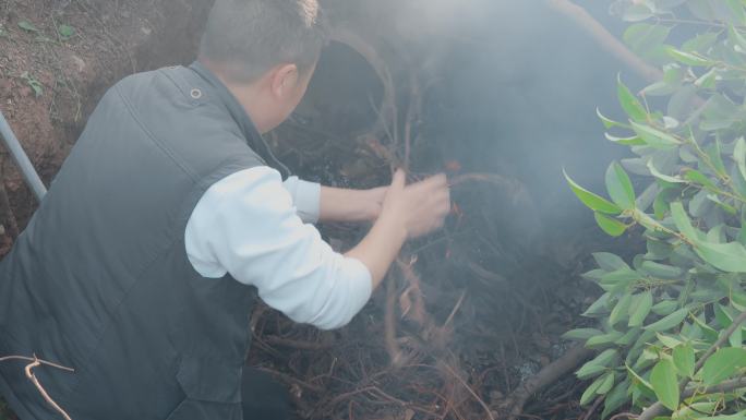 冬季野外烧火视频民间烤肉烧火